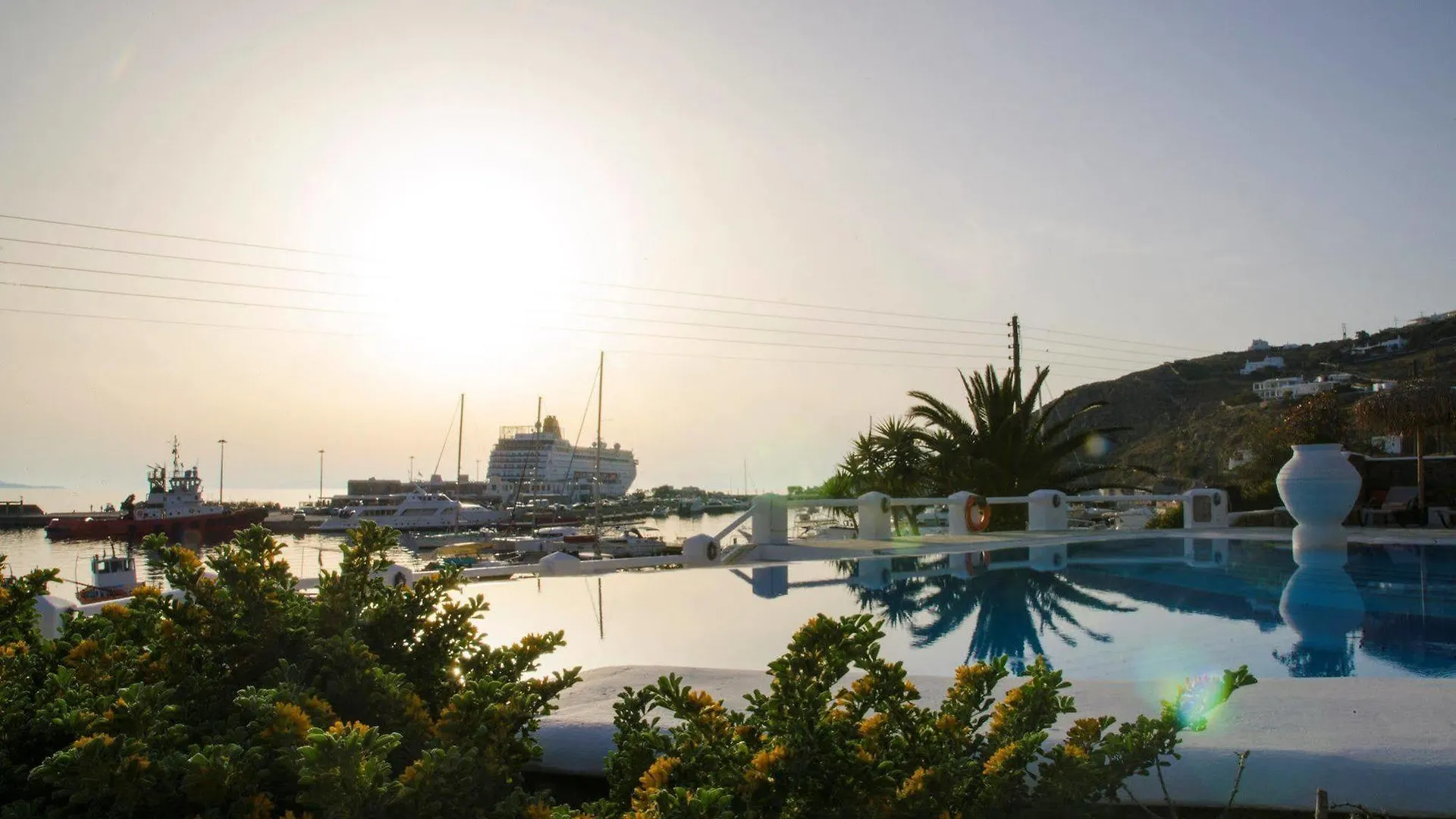 ***  Olia Hotel Tourlos Greece